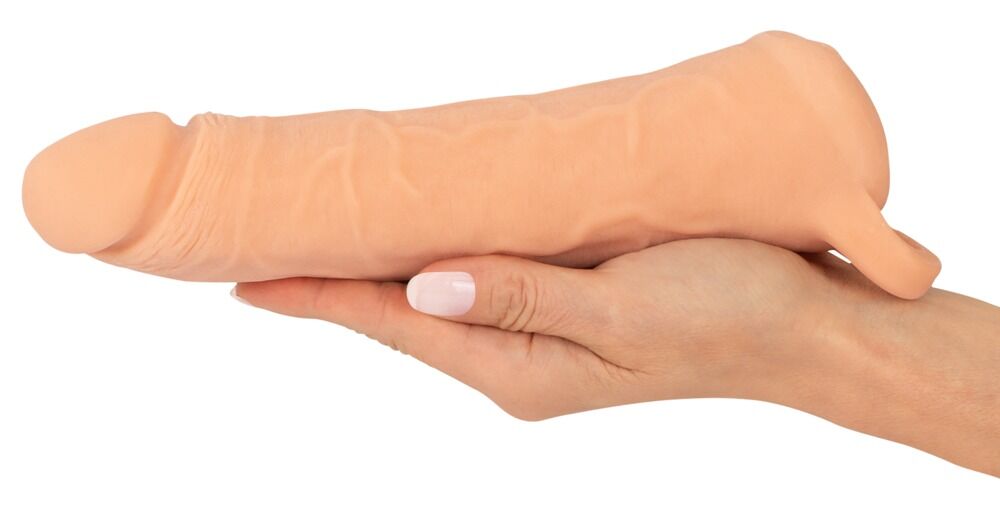 Penisforlænger og masturbator i ét i hånden