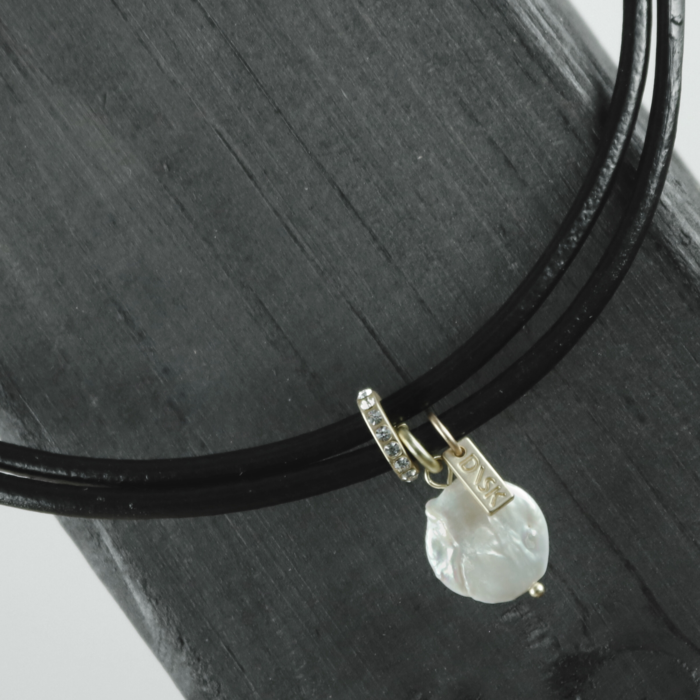 Kort halskæde med ferskvandsperle